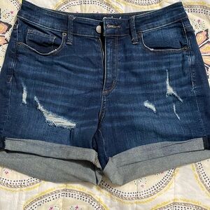 Universal Thread Distressed short, size 6. 3 In inseam.